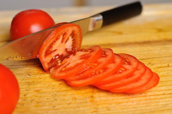 hacher les tomates