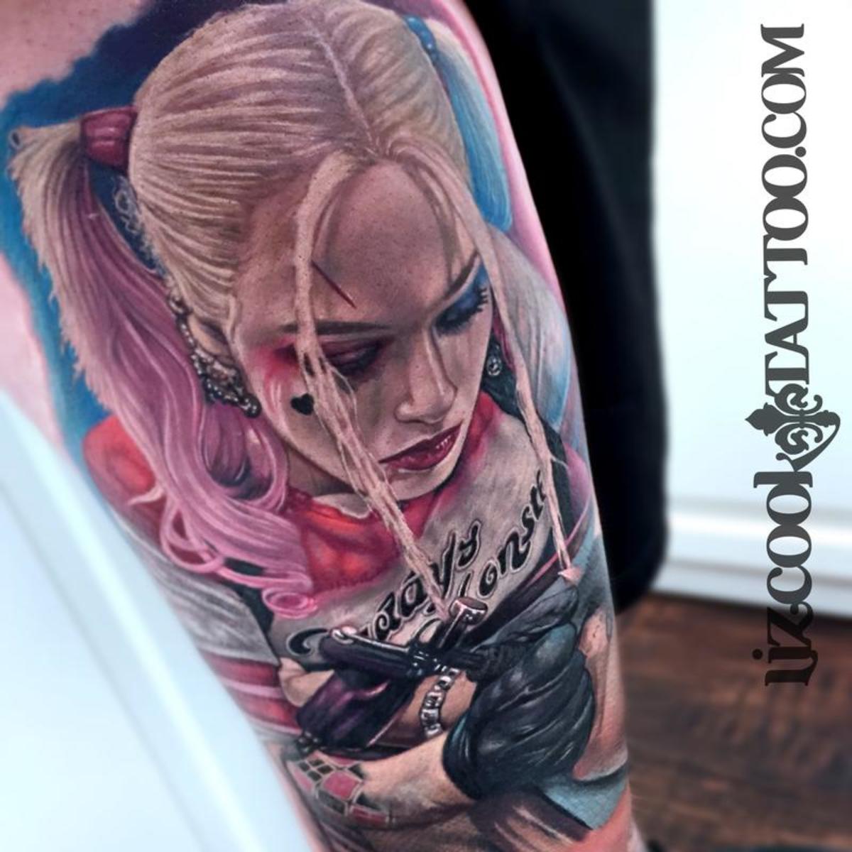 Harley Quinn Margot Robbie Liz Cook Tattoo Wasserzeichen
