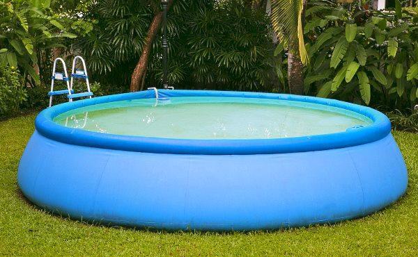 Grande piscine gonflable