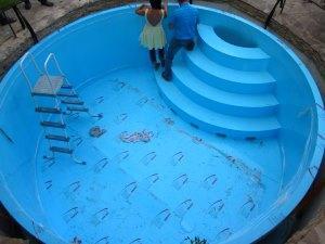 Photo d'une piscine en plastique
