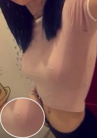 (ثقب حلمة Bella Thorne. الصورة: Bella Thorne / Snapchat) في الواقع ، يبدو أن ثورن قد تأخذ كل وشمها وإشاراتها الثاقبة من فتيات جينر ، لأنه قبل التباهي بثقب حلمة الثدي الجديد على Snapchat أخيرًا في الأسبوع ، غردت الممثلة ، 
