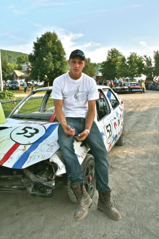 Ich traf Luke Hartnett auf der Franklin County Fair. Sein Vater, ein Mechaniker und Derbyfahrer, hatte einen großen Einfluss auf ihn. „Ich war wahrscheinlich acht oder so, als mein Vater mich zu meinem ersten Derby brachte“, sagt er. 