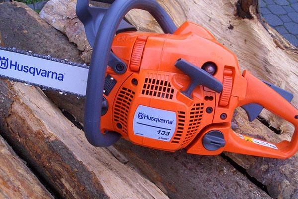 Motosierra Husqvarna 135