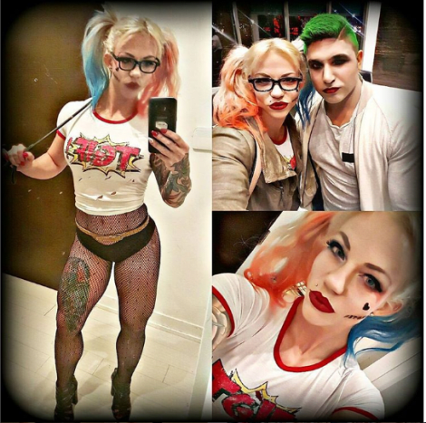 Mandy macht in den Netzstrümpfen von Harley Quinn eine gute Figur.