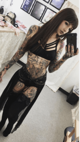 Angela Mazzanti in schwarzen Dessous