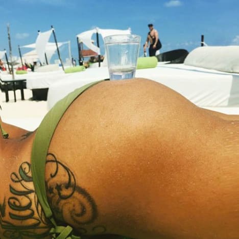 Christina Milian, unterzeichnet im Jahr 2012. Schauen Sie sich diese Beuteaufnahme an.