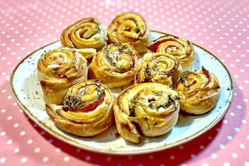 Rouleaux de jambon à base de pâte feuilletée prête à l'emploi