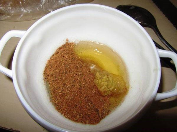 mezclar miel mostaza y especias