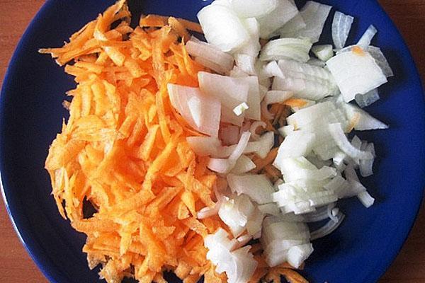 picar cebollas y zanahorias