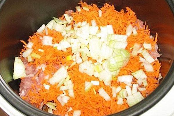 poner los ingredientes en una olla de cocción lenta