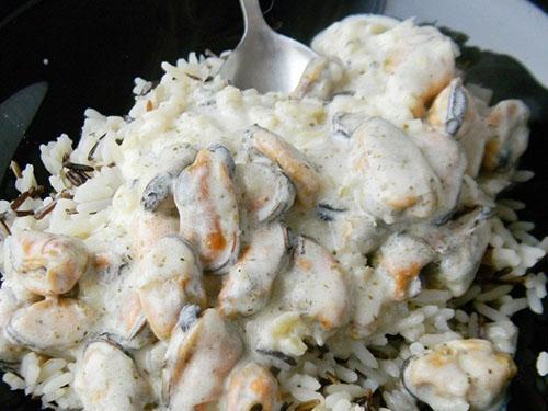 servir mejillones con arroz