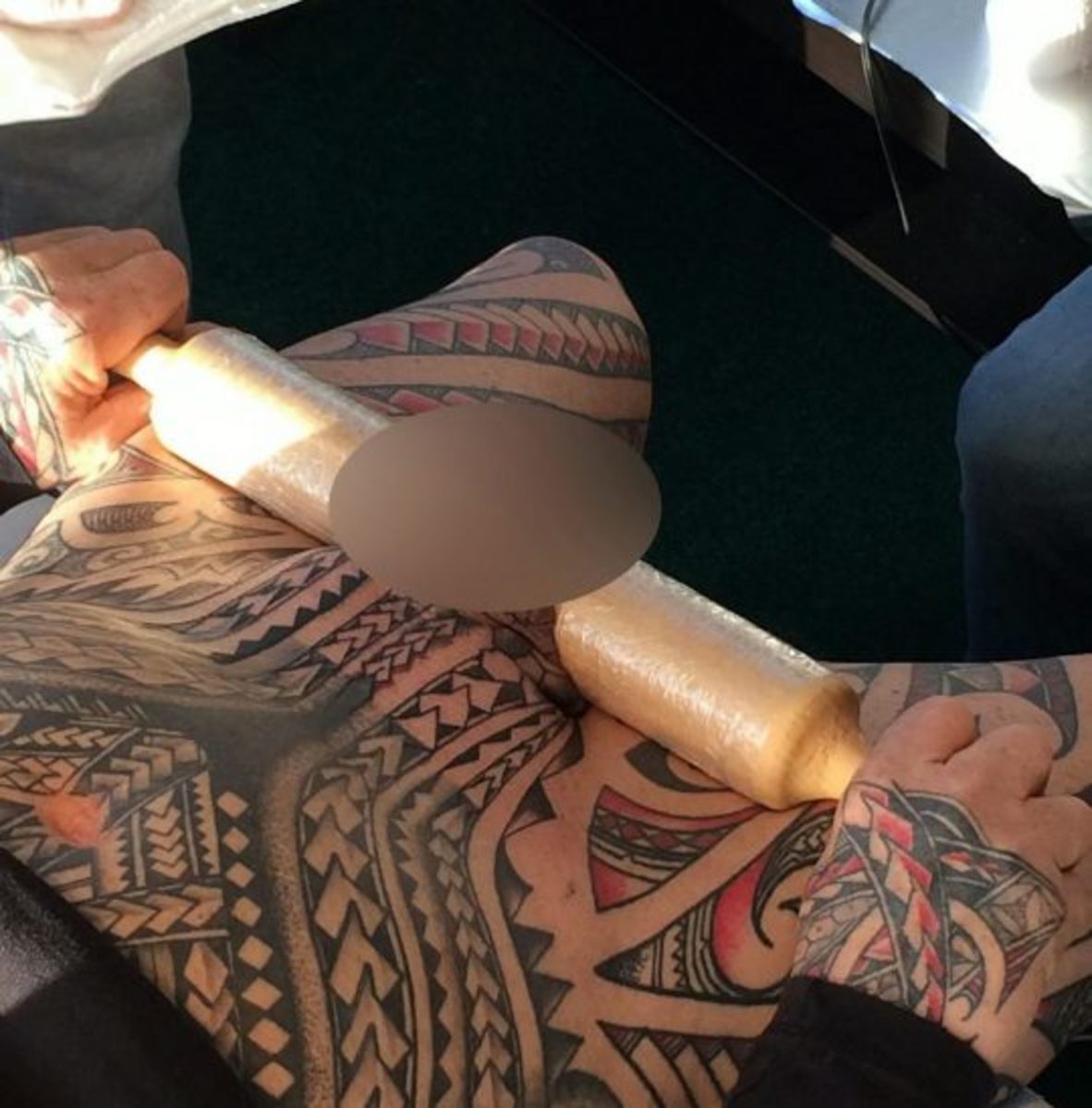 Bodybuilder tetování celého těla, tetovaní kulturisté, bodybuilder tetování penis, tetování válečkem, tetování penisu, tetování v rozkroku, Ray Houghton, transformace tetování, inkoustový mag, celotělové obleky, tetovací body obleky