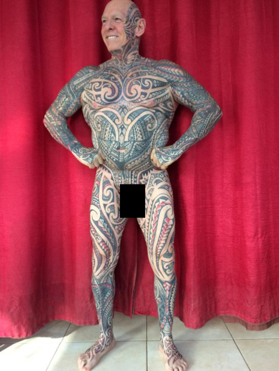 Bodybuilder tetování celého těla, tetovaní kulturisté, bodybuilder tetování penis, tetování válečkem, tetování penisu, tetování v rozkroku, Ray Houghton, transformace tetování, inkoustový mag, celotělové obleky, tetovací body obleky