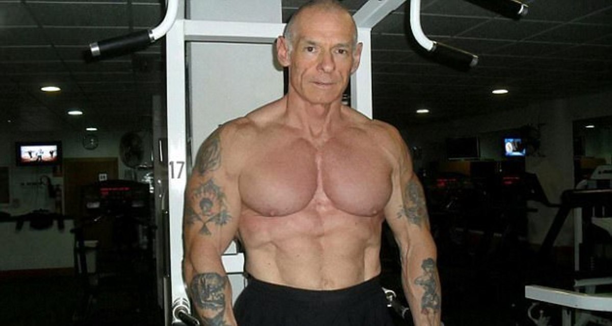 Bodybuilder tetování celého těla, tetovaní kulturisté, bodybuilder tetování penis, tetování válečkem, tetování penisu, tetování v rozkroku, Ray Houghton, transformace tetování, inkoustový mag, celotělové obleky, tetovací body obleky