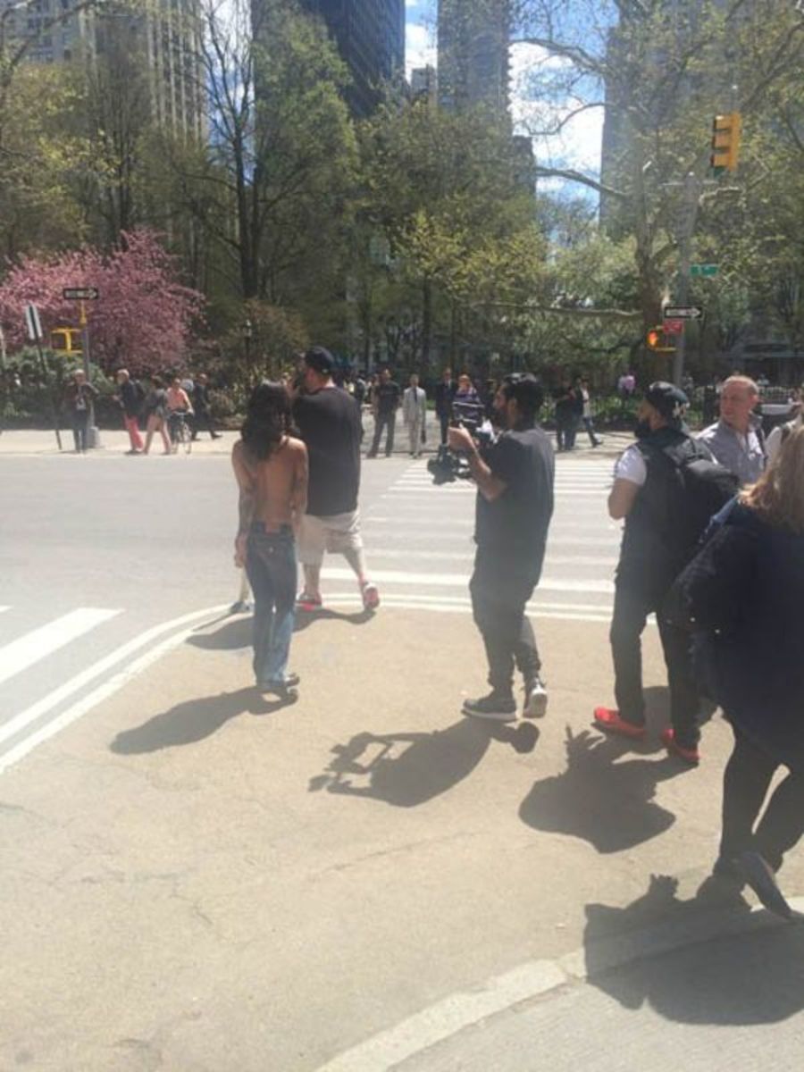 Rozhovor TMZ s Bonnie v parku Madison Square Zastavení provozu