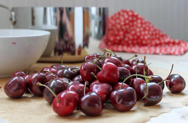préparer des cerises pour la cuisson