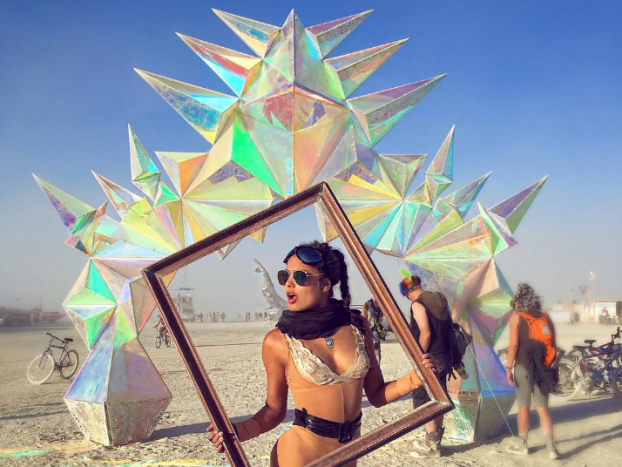 Od roku 1986 přivedl Burning Man desítky tisíc návštěvníků z celého světa na velkolepý týdenní zážitek plný umění, hudby a komunity.