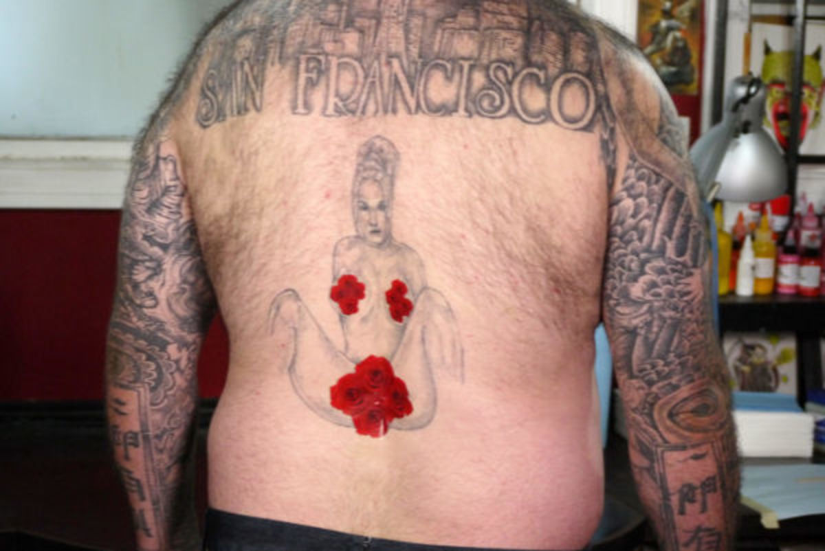 ... aby tento obrázek a toto tetování a jeho záda nebyly považovány za hrubé!