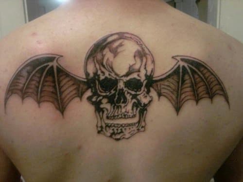 Tento malý chlapec je označován jako Deathbat. Odpověď: Avenged Sevenfold