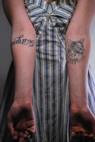 Co si myslíte o pravidle tetování vzhůru nohama? Měli by se tetovači uvolnit nebo by si klienti měli být vědomi toho, co je v oboru správné? Podělte se o své myšlenky v sekci komentáře na Facebooku.