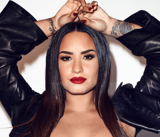 Was weibliche Popstars angeht, ist Demi Lovato bei weitem eine der am meisten tätowierten der Gruppe. Lovato sammelt seit mehreren Jahren Tinte und überrascht ihre Fans immer wieder mit beeindruckenden neuen Kunstwerken.