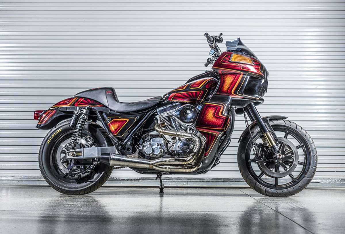 1987 Harley Davidson FXR- „Toto je první zakázkový motocykl, který jsem postavil, a to mě odstartovalo na cestě kariéry jako stavitele na zakázku. Kolo vyhrálo výstavu FXR na Born Free. “- Carey Hart. Fotografie Matt Wallace.