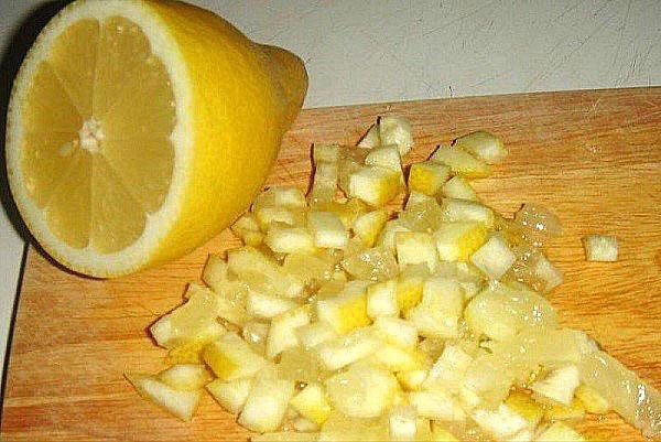 picar finamente el limón