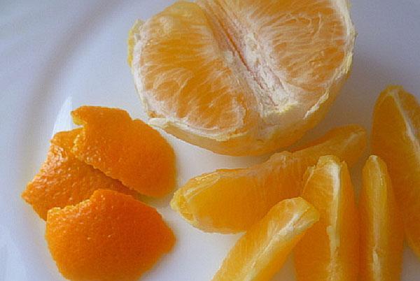 pelar una naranja