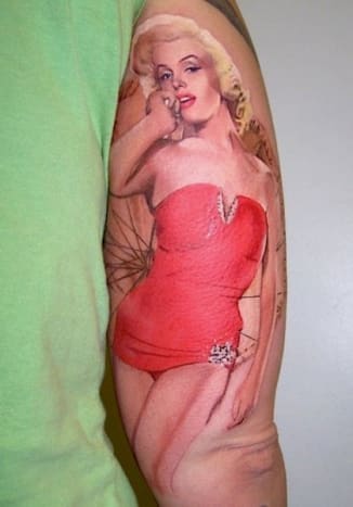 Fotorealistisches Marilyn Monroe Color (Ganzkörper) Tattoo