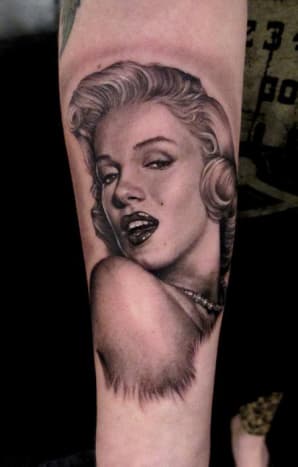 Marilyn Monroe Profil Portrait Tattoo von Stefano Alcantara