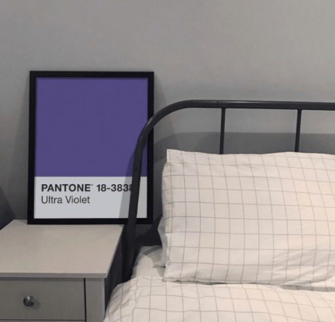 Laut Leatrice Eiseman, der geschäftsführenden Direktorin des Pantone Color Institute, wurde Ultra Violet ausgewählt, weil