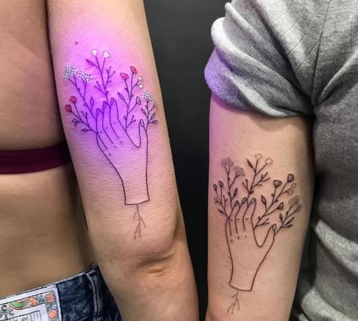 Foto via @_____tukoi_____Der schlichte Hauch von Ultraviolett passt jedoch perfekt zu den Menschen in der minimalistischen Tattoo-Welt.