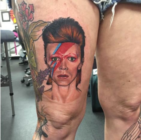 Der Kreis schließt sich mit einem weiteren herausragenden Porträt, dieses von Dan Molloy. David Bowie, du wirst vermisst.