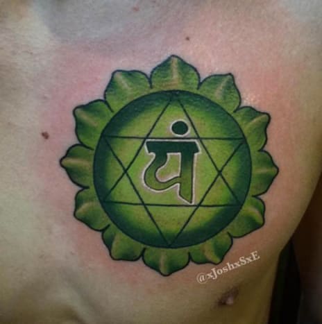 Tetování srdeční čakry od Joshua Couchenoura