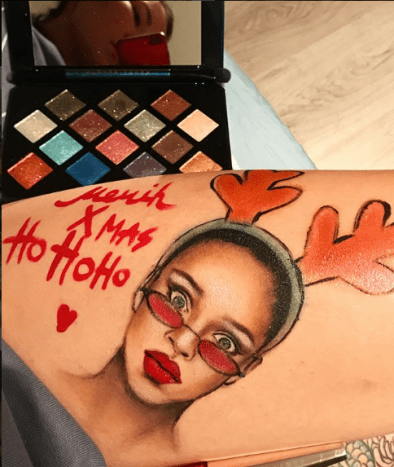Foto via @kiss_my_airs_She's hat Rihannas klassische Schönheit in mehreren Medien nachgebildet – von der Leinwand bis zur menschlichen Haut über ein Tattoo.