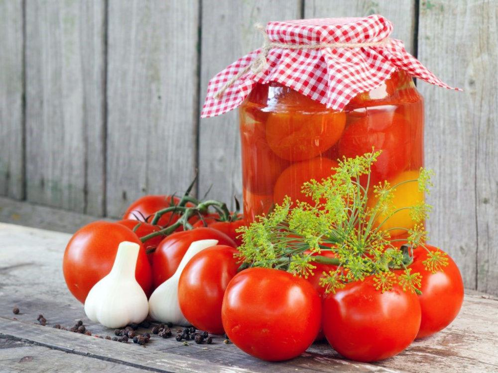 conservación del tomate Bobkat para el invierno