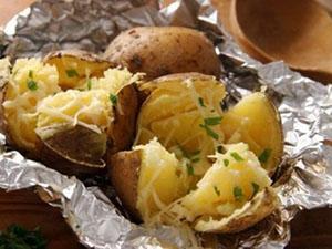Papas al horno en papel de aluminio