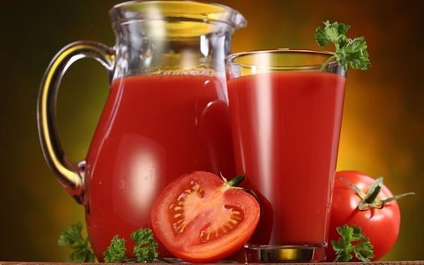 jugo de tomate saludable