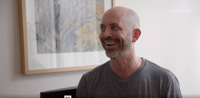 Um 22:30 Uhr EST wird Chris Garvers Episode von Tattoo Age auf Viceland uraufgeführt. Schaltet ein, um noch mehr über den Tattoo-Titan zu erfahren.