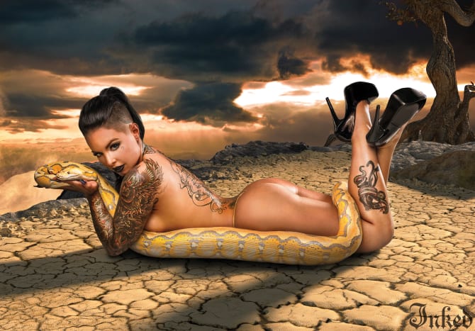 Christy Mack fotografierte für das Magazin Inked mit ihrer Haustierschlange