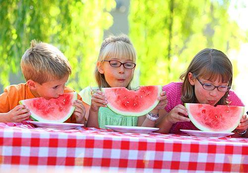 L'allergie à la pastèque peut survenir chez les adultes et les enfants