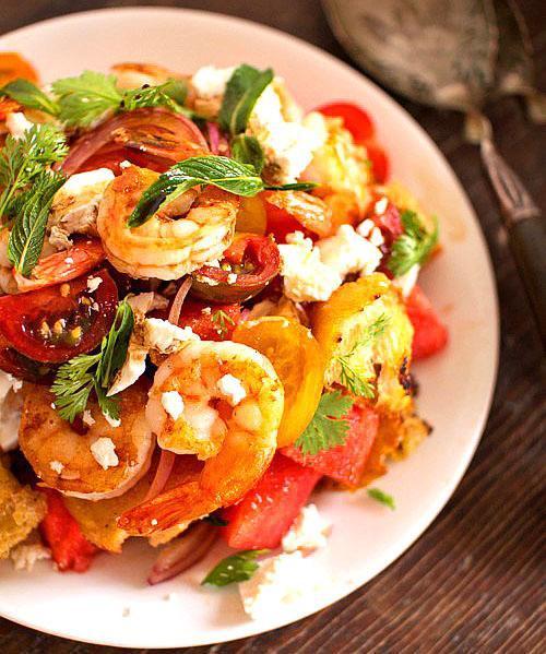 Salade de crevettes, tomates et pastèque