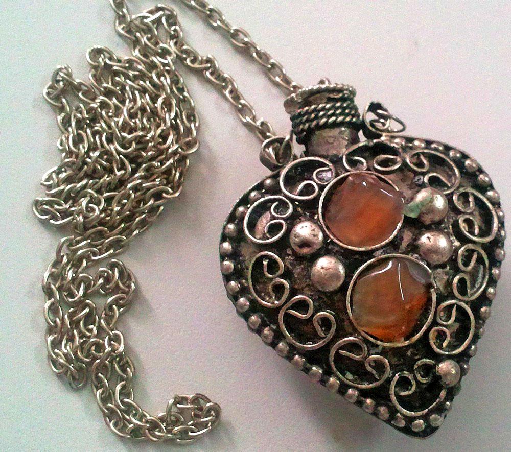 pendentif à l'huile essentielle d'oeillet