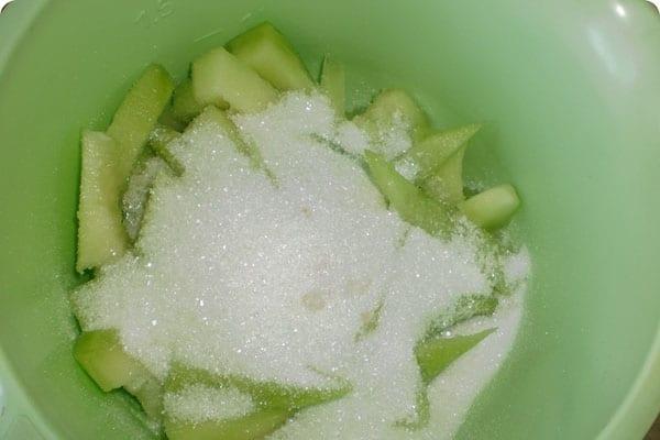 cubrir las cáscaras de melón con azúcar