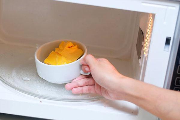 ablandar la mantequilla en el microondas