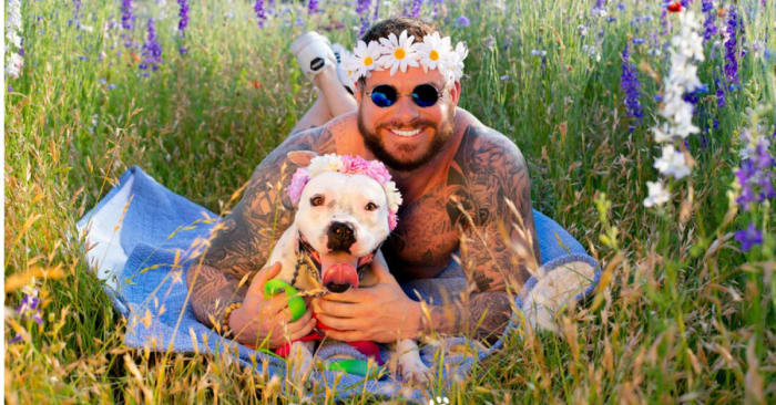 Foto přes Ricki Beason Táta bod: Jimmy Dog: Betty White z The Love Pit