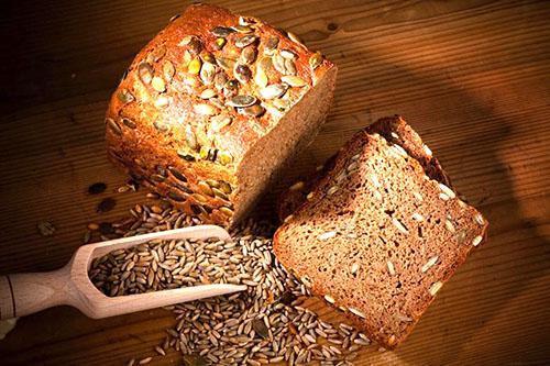 La farine de citrouille et les noyaux de graines rendent les produits de boulangerie bien meilleurs.