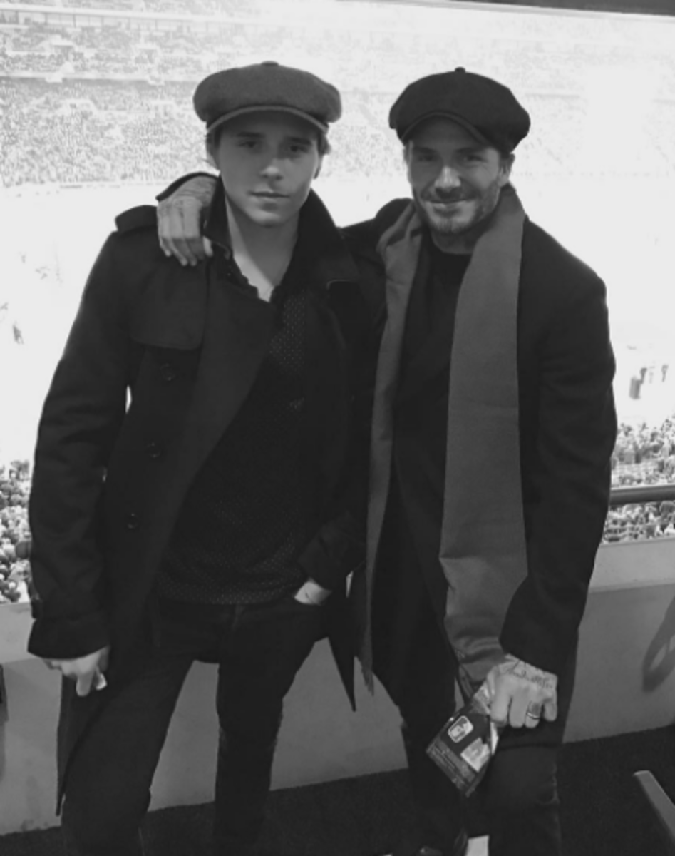 Brooklyn a David Beckham pózují při zveřejnění na internetu. Foto: Instagram.