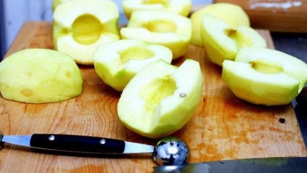 pelar las manzanas