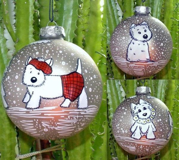 chiens sur des boules de Noël